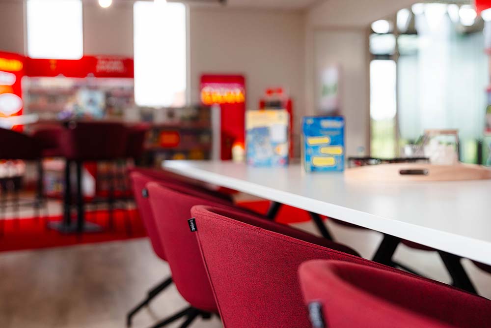 bejot-oxco-hoge-kruk-barstoel-dekso-projectfoto-stoel