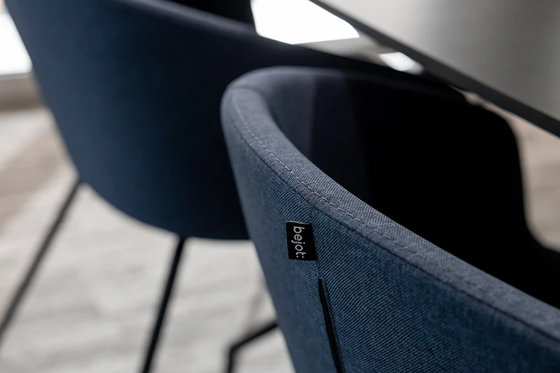 Bejot oxco small vergaderstoelen kantoor voor project Vitas groep met Buro International