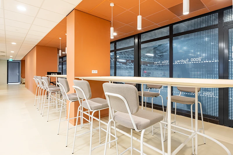 Bejot Flos vergaderstoelen barstoelen Epocc en Flos voor BrabantSport VB Vastgoedinrichter
