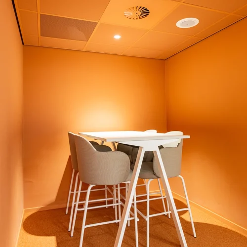 Bejot Flos vergaderstoelen barstoelen Epocc en Flos voor BrabantSport VB Vastgoedinrichter