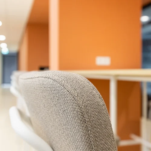Bejot Flos vergaderstoelen barstoelen Epocc en Flos voor BrabantSport VB Vastgoedinrichter